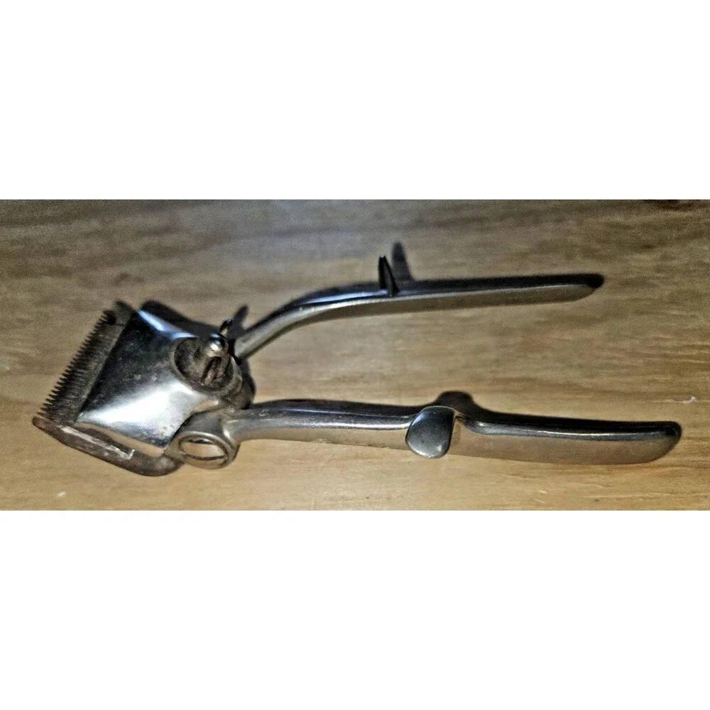 Vintage Oster Model 105 Hand Hair Clippers Antique Barber Tool Made in USA